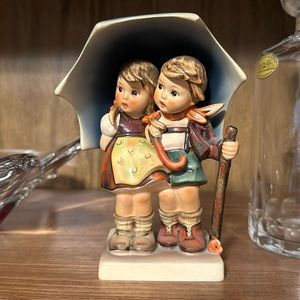 Vintage Goebel MJ Hummel Stormy Weather #71 Figurine